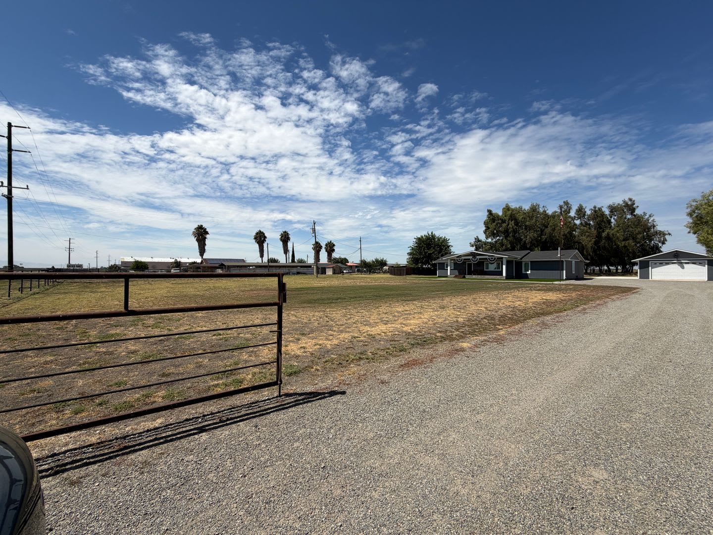 Beautiful Fully Furnished Remodeled Ranch Home on 1.84 Acres – photo 3