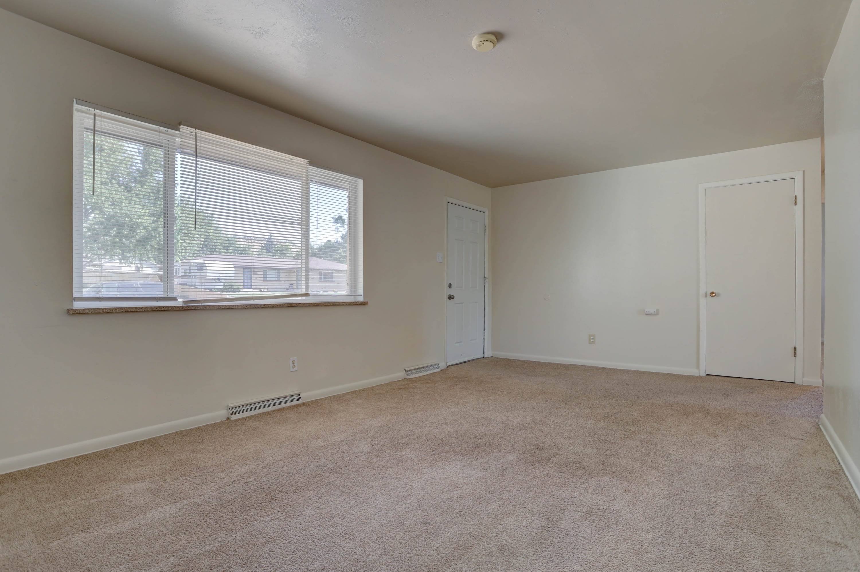 16270 West 14th Avenue – photo 4