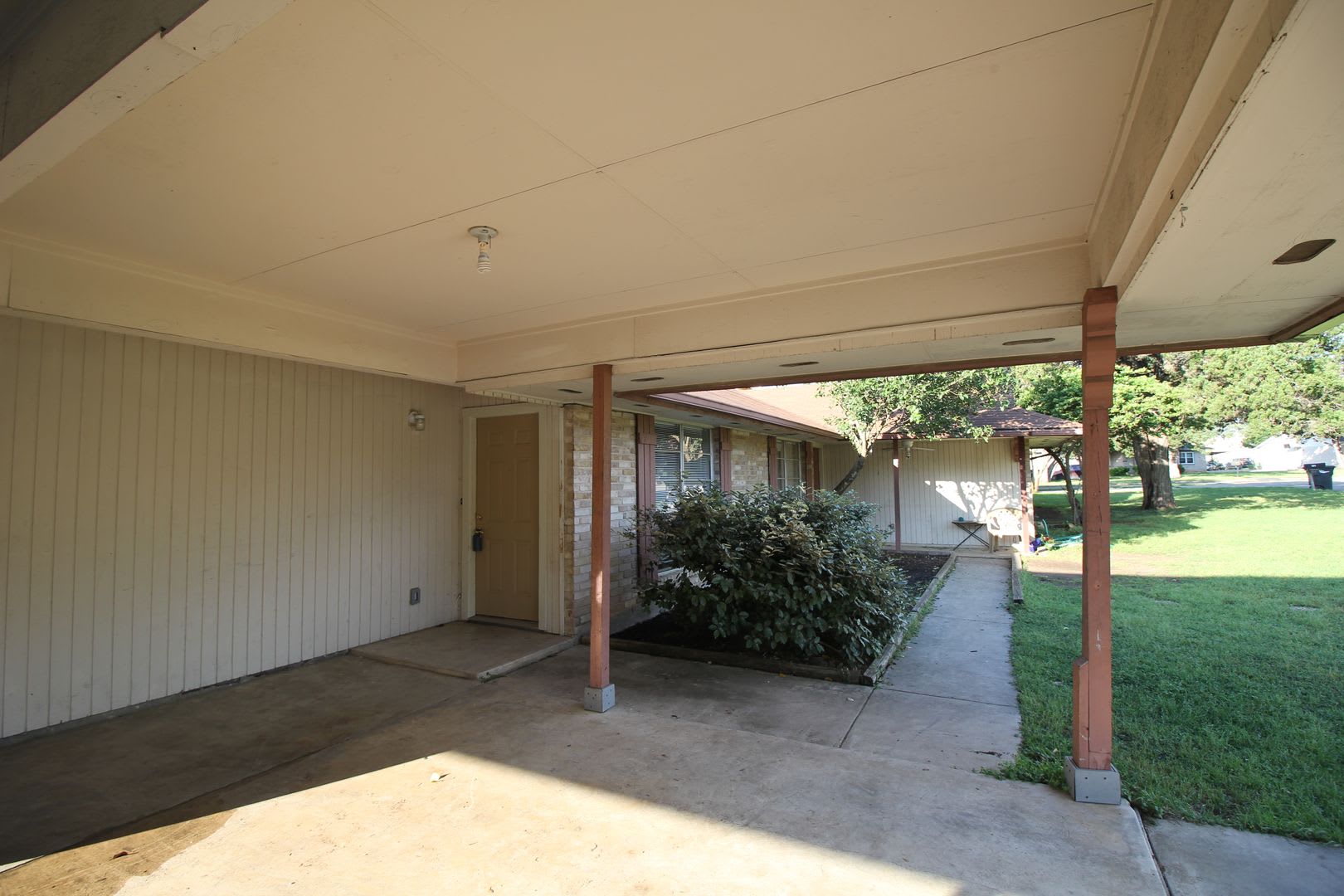 2/1 Duplex on "The Hill" above Landa Park! / No Carpet / Fenced in Backyard/ NBISD – photo 4