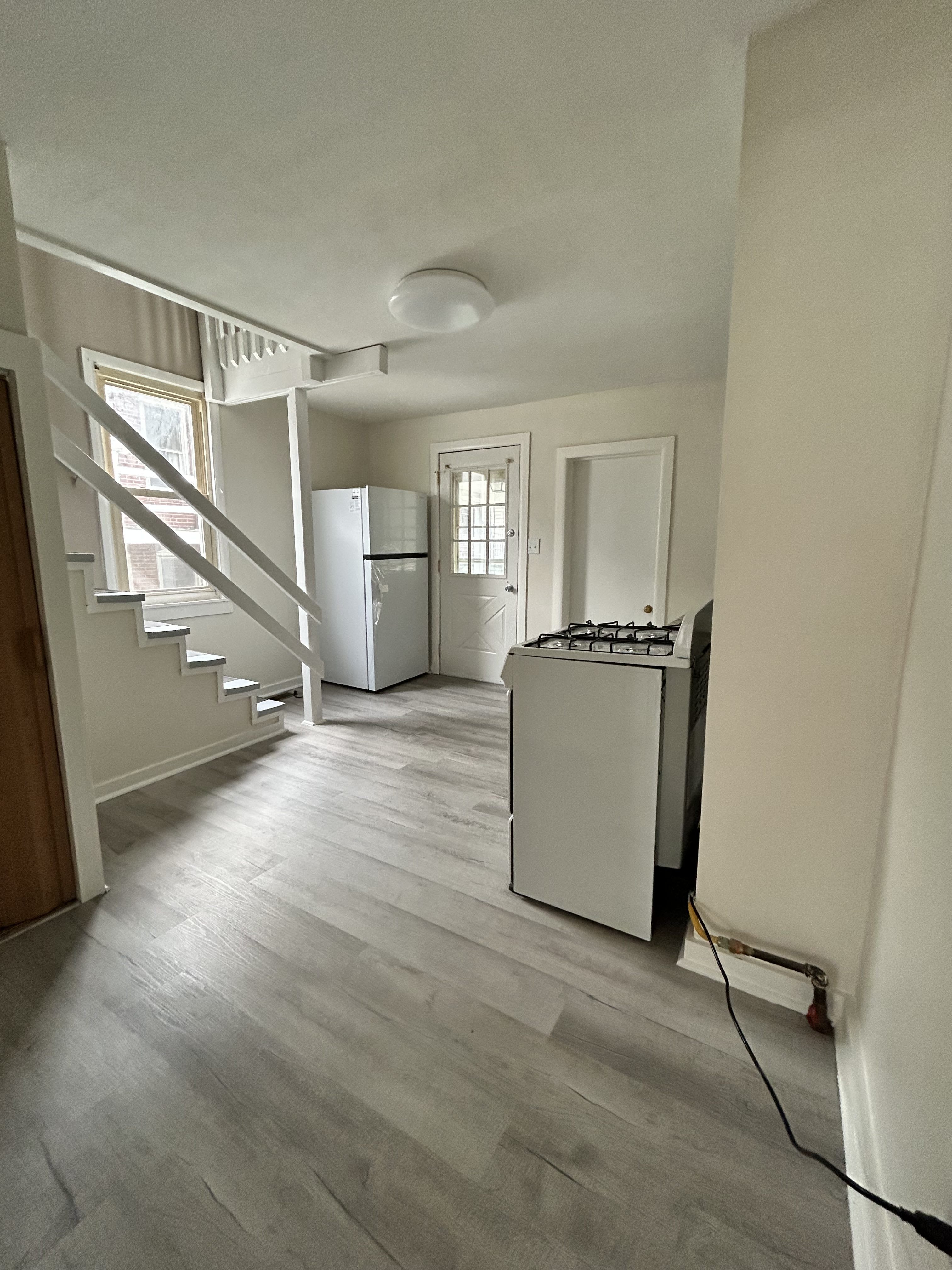 133 Springdale St – photo 4