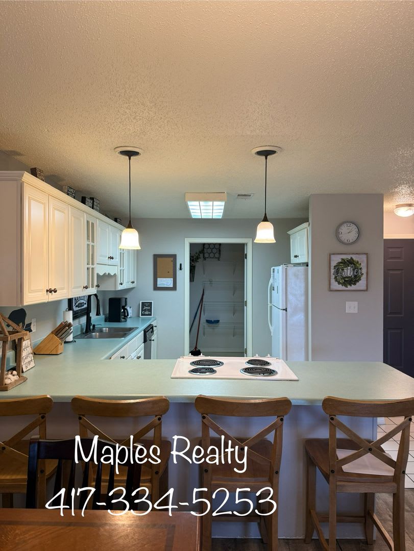 STUNNING 2 bedroom, 2 bathroom condo at Pointe Royale – photo 2