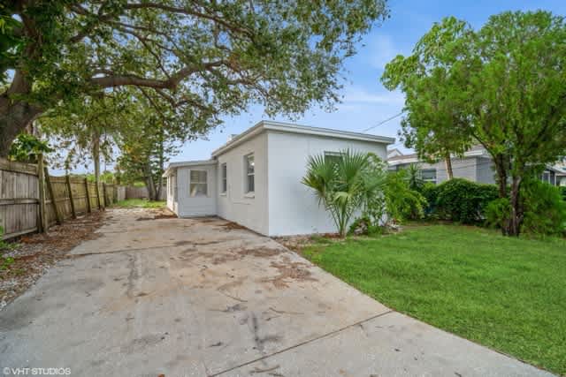 2154 Henry St Ne – photo 4