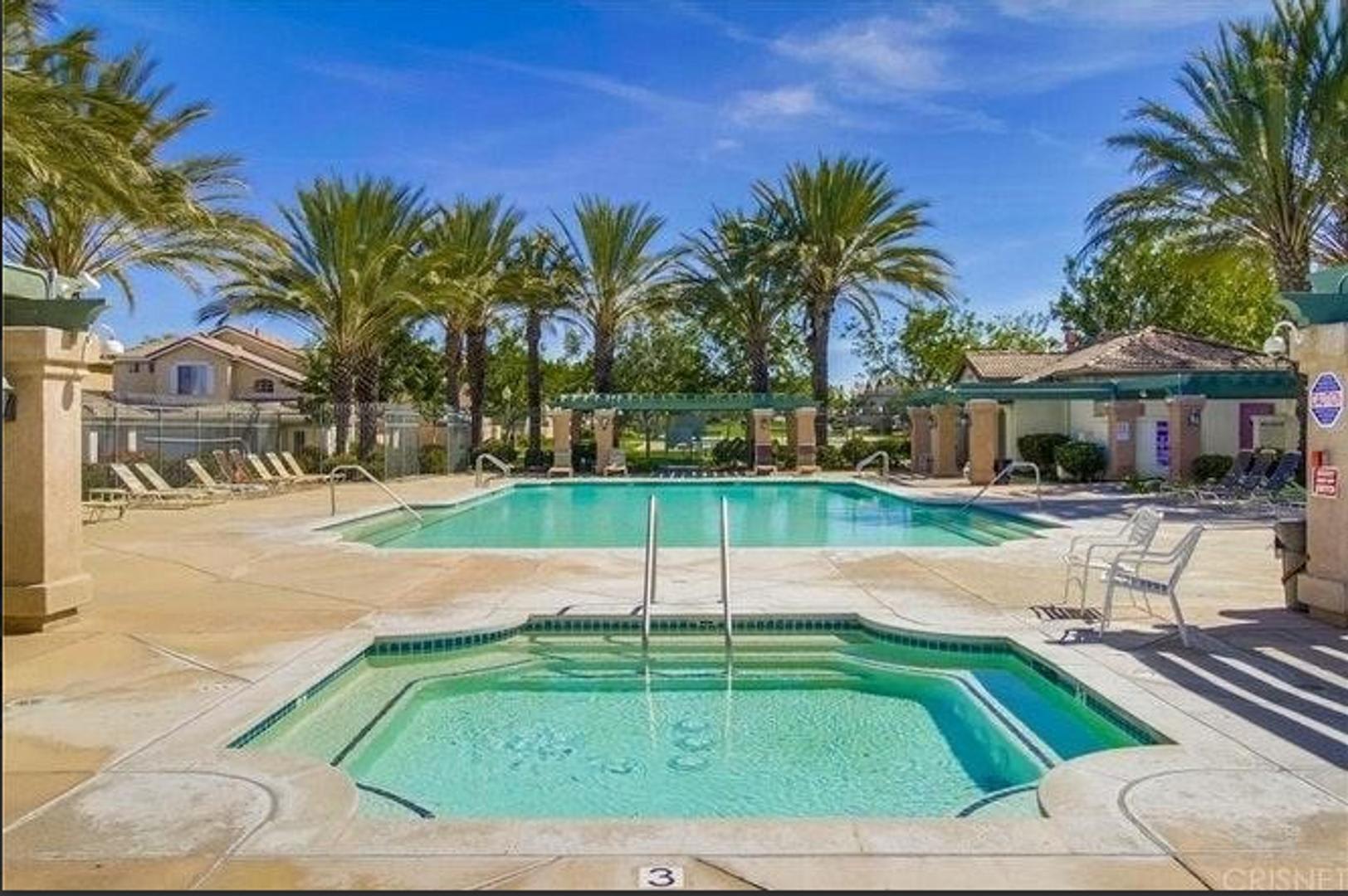 3 bed, 2 1/2 bath home in desirable west Simi Valley gated community – photo 2