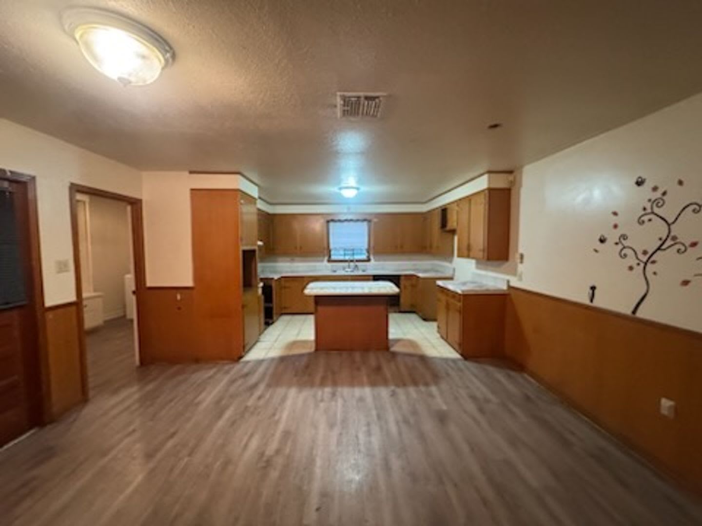 Charming 3 Bedroom Home – photo 2