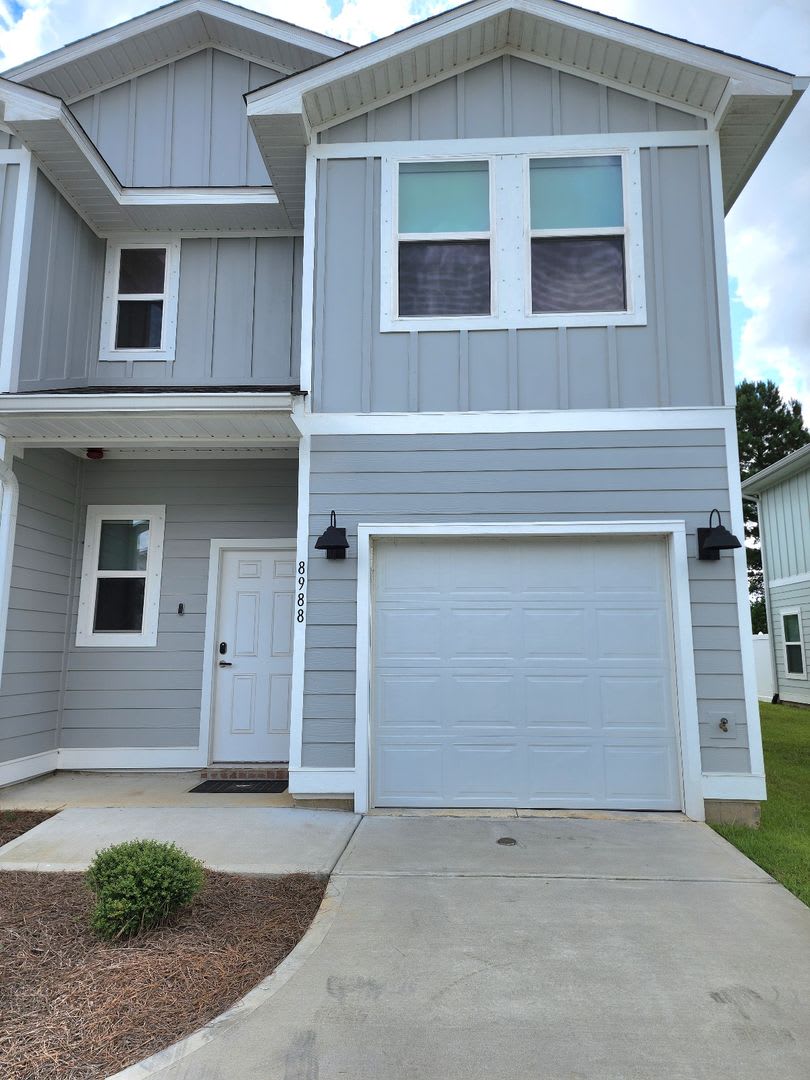 3/2.5 Townhome w/ Pool Community! – photo 1