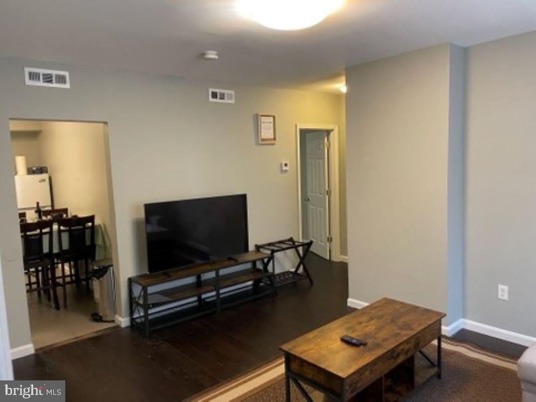 1600 E Street NE – photo 3