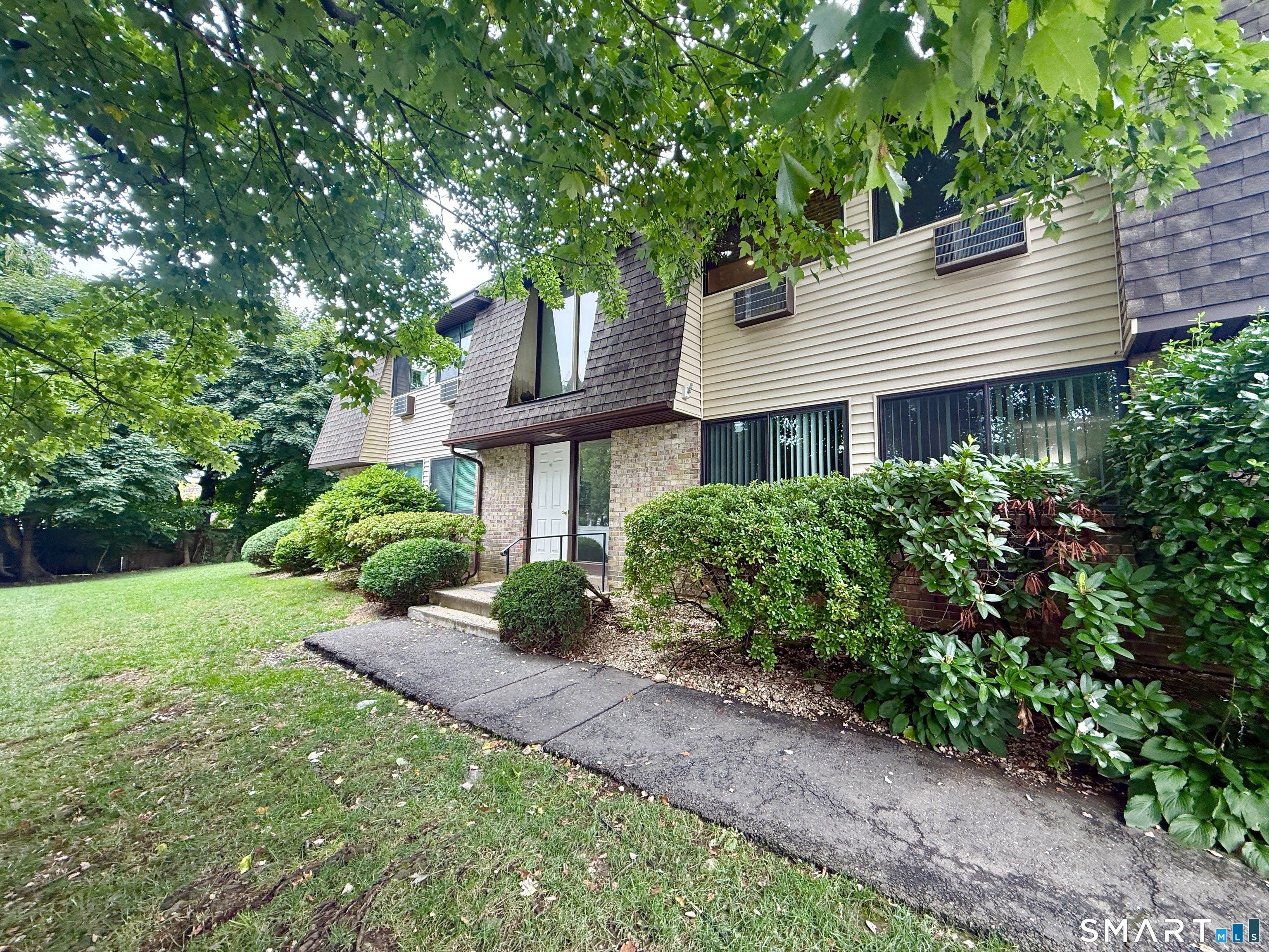 180 Colonial Road – photo 2