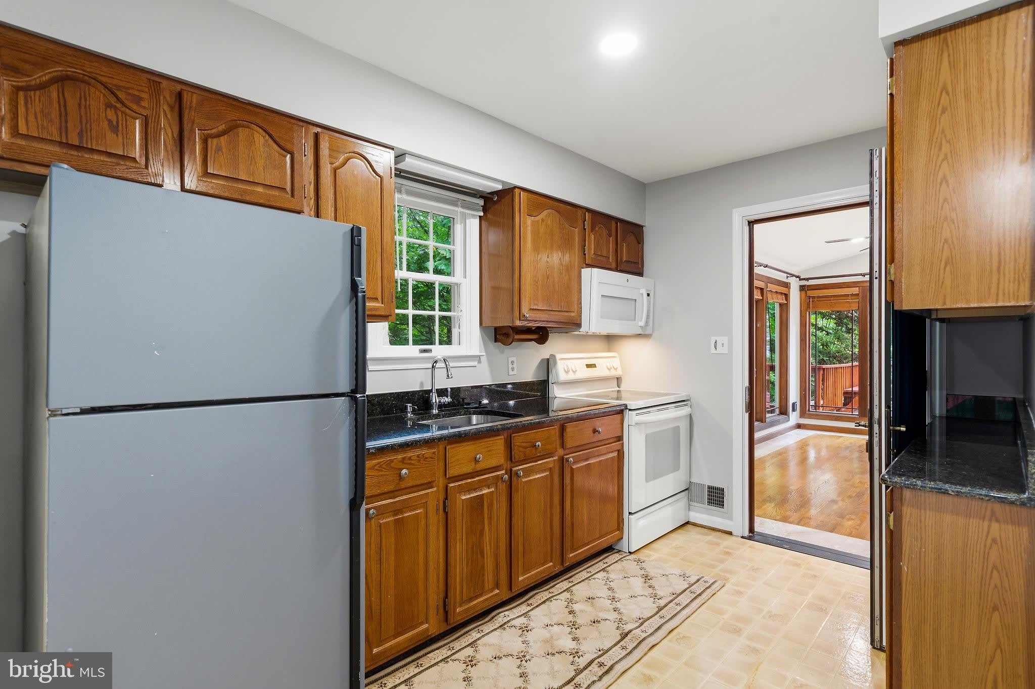 9201 BEACHWAY Lane – photo 5