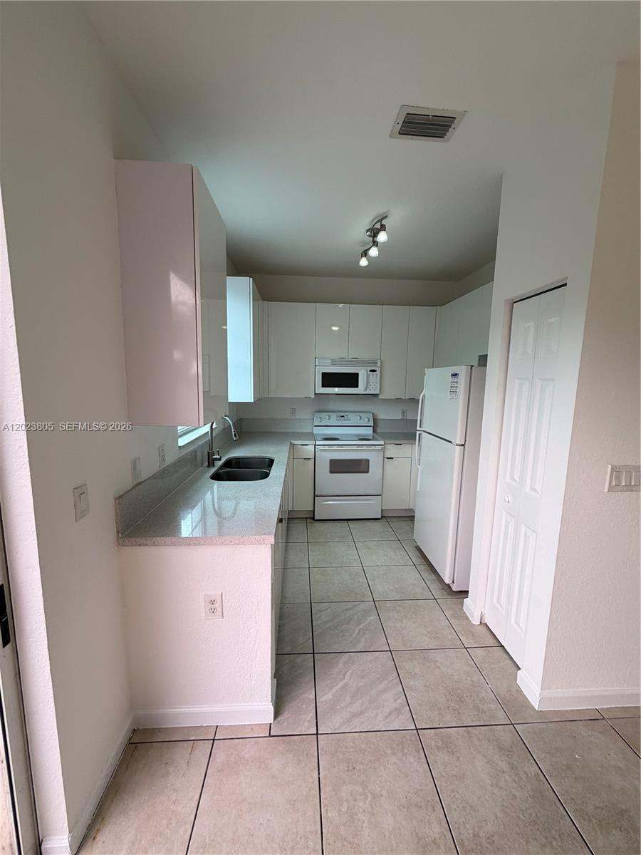607 Northeast 21st Terrace – photo 2