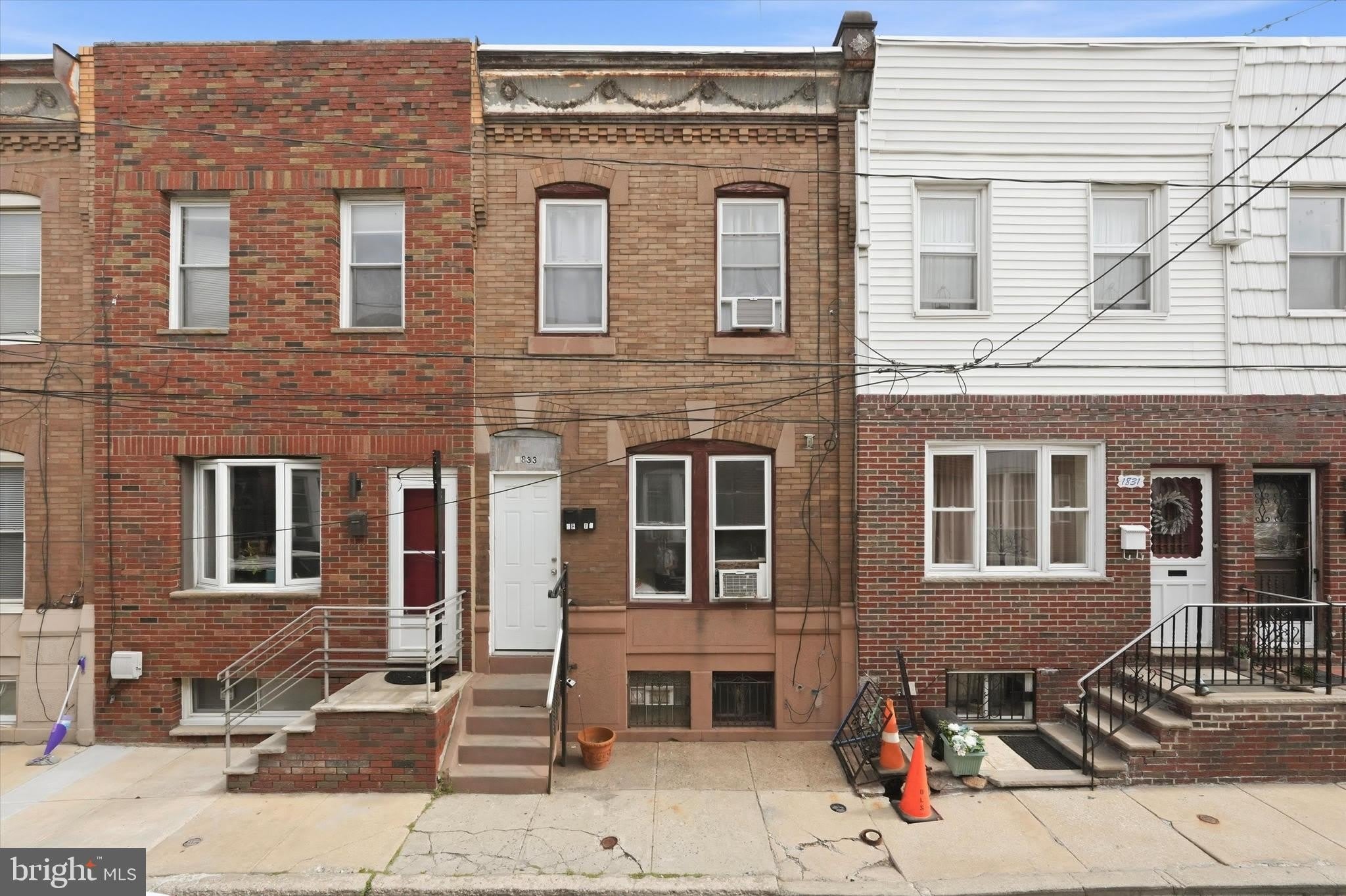 1833 DALY Street – photo 1