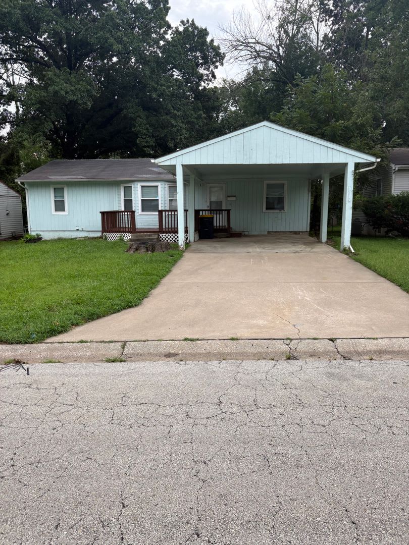 Updated 3 bedroom $1,500 – photo 1