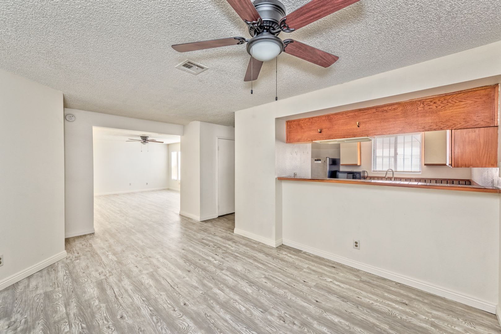 2080 Karen Avenue Unit 63 Las Vegas Nevada 89169 – photo 3