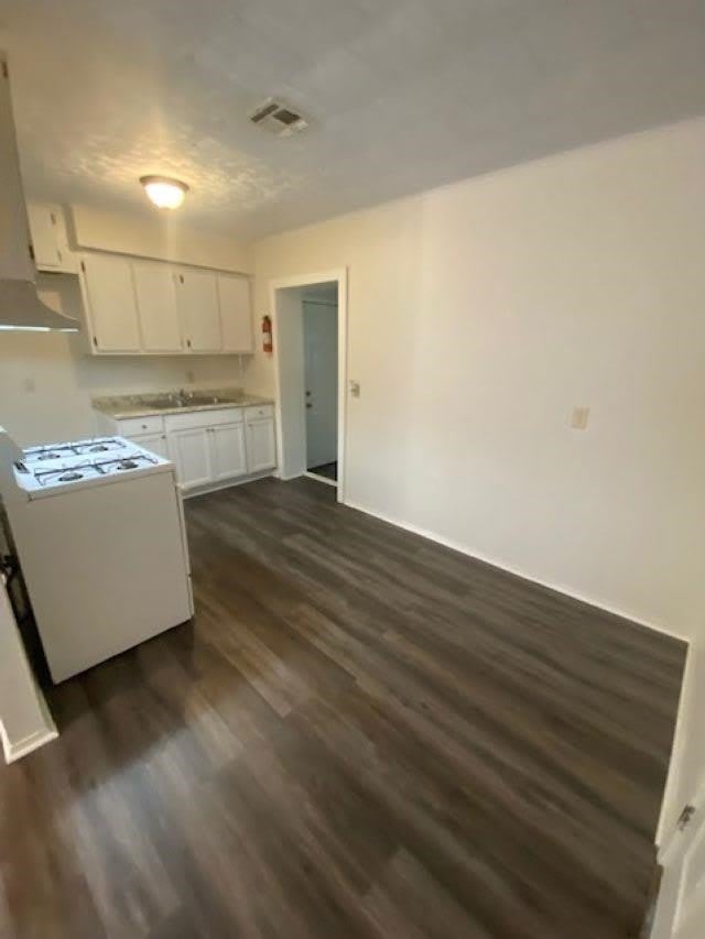 211 St Malo Street – photo 5