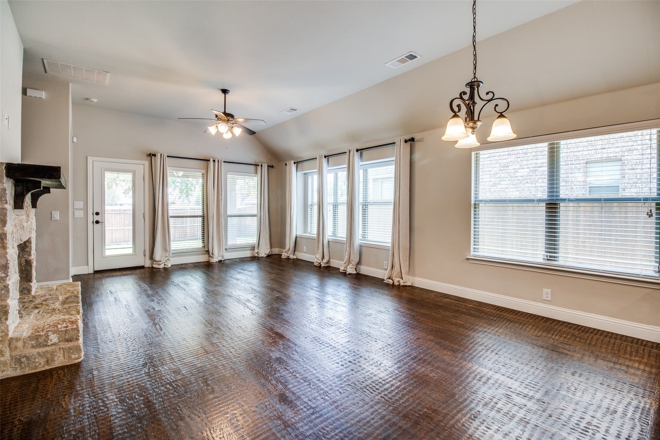 4619 Amesbury – photo 5