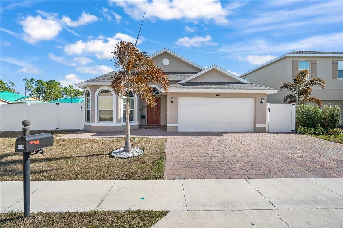 340 PALM BREEZES Drive – photo 2