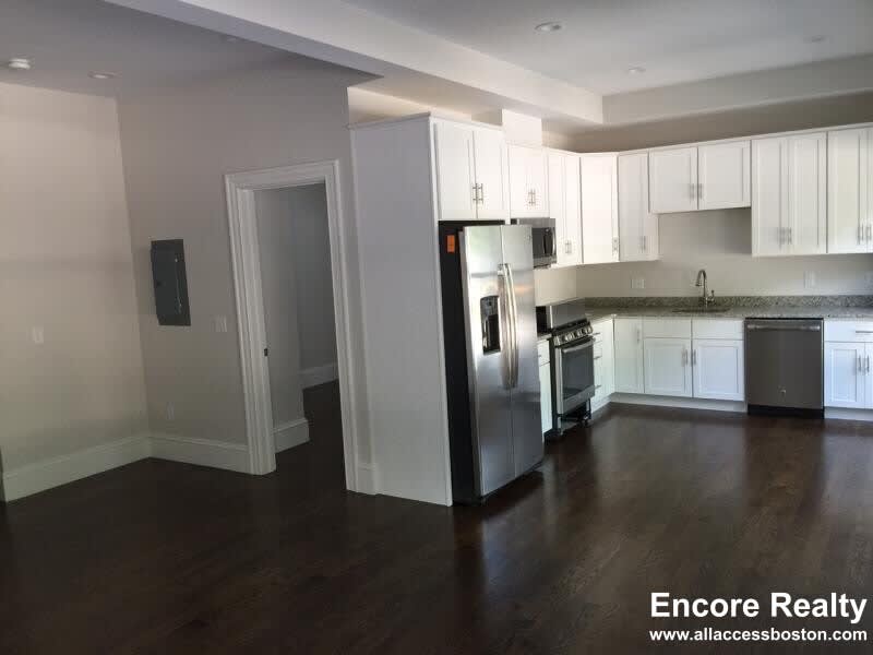 2044 Beacon St – photo 2