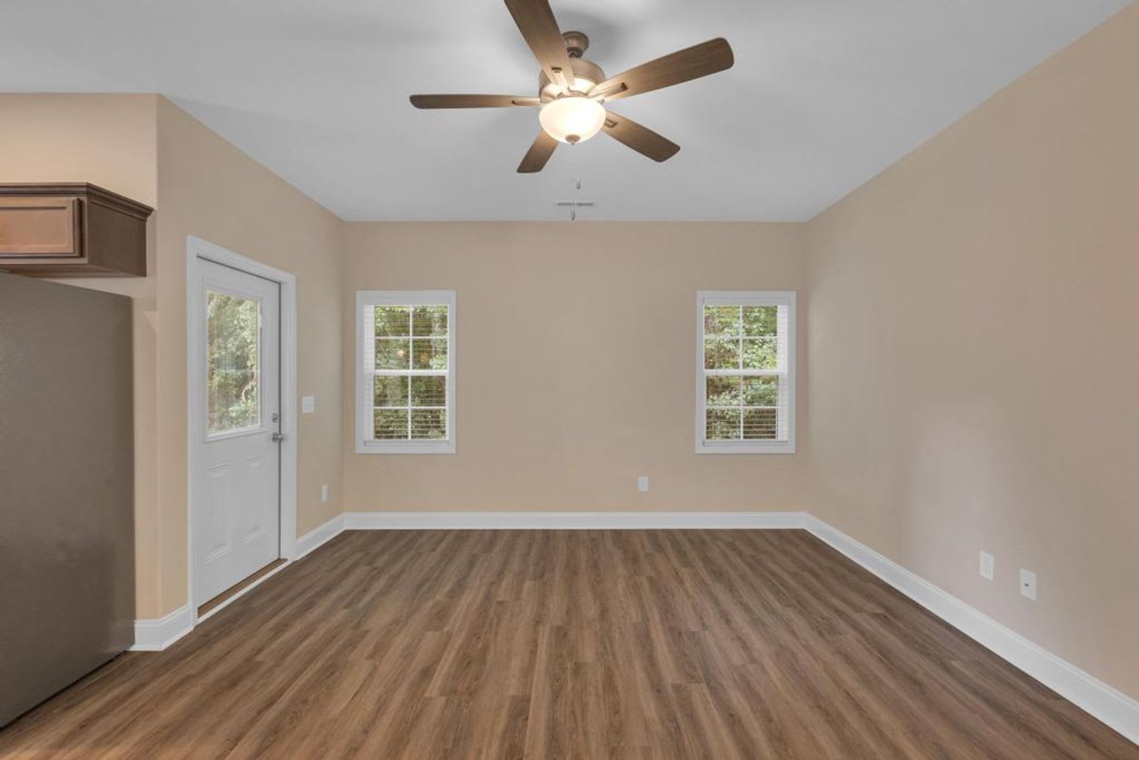 Beautiful Newly Built Home – photo 3