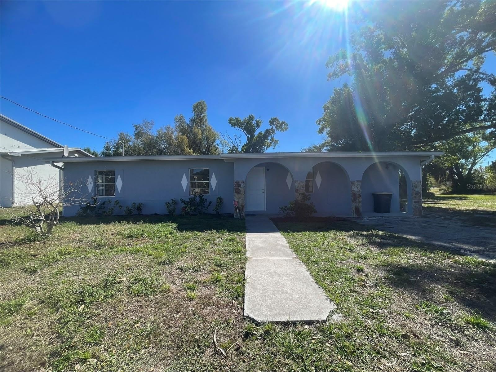 525 E HELEN Avenue – photo 1