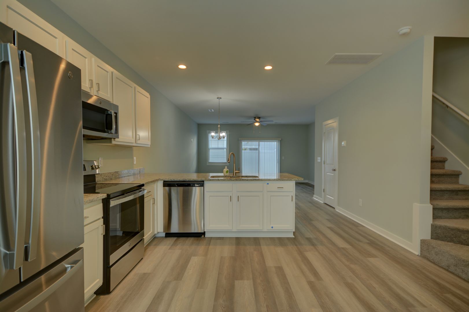 Move In By 8 31 26 August Rent Waived Beachside Village Townhomes 3 Bedroom 3 5 Bath 3 Story Town Home – photo 3