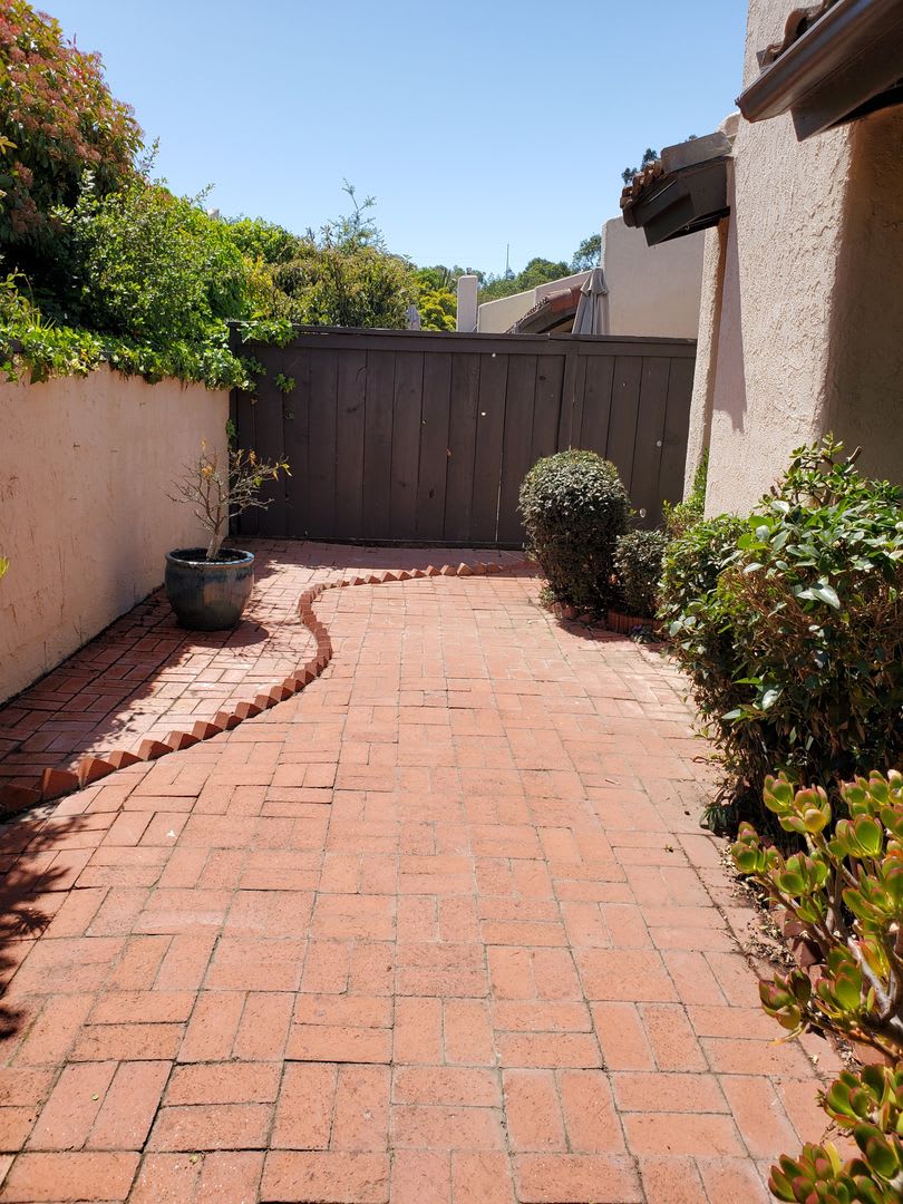 Spacious 4bd/2ba Condo with Double Car Garage – photo 1