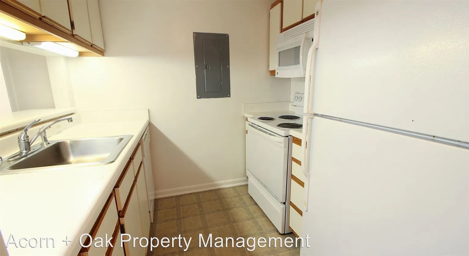 Room in 4 Bedroom Home at Collegiate Cir – photo 4