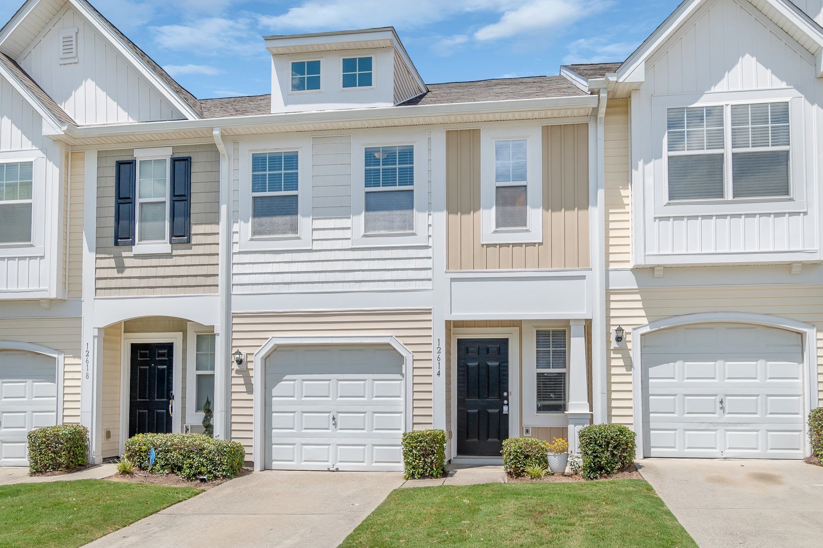 Stylish Townhome in Steele Creek Location – photo 4