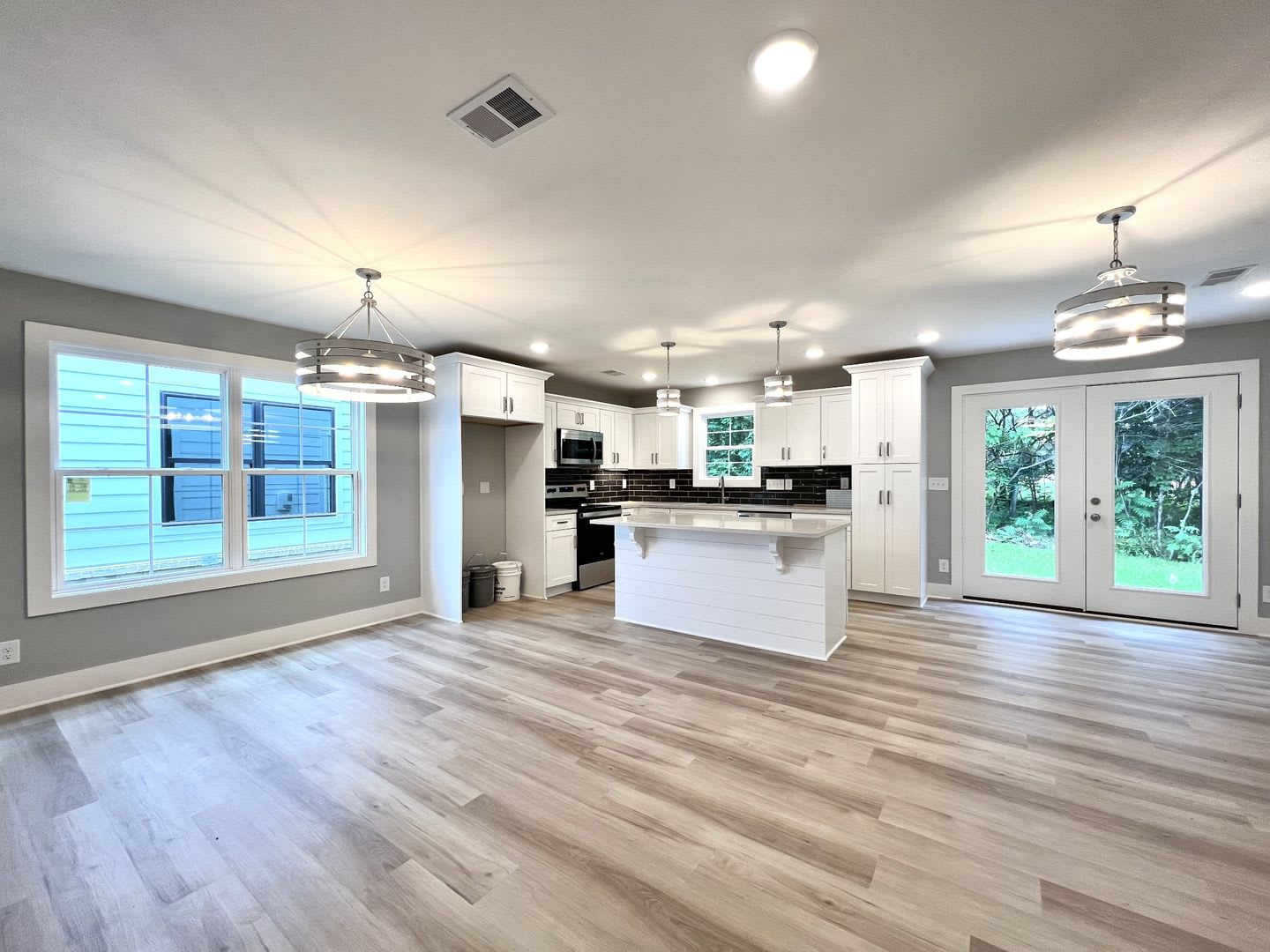For Lease – photo 4
