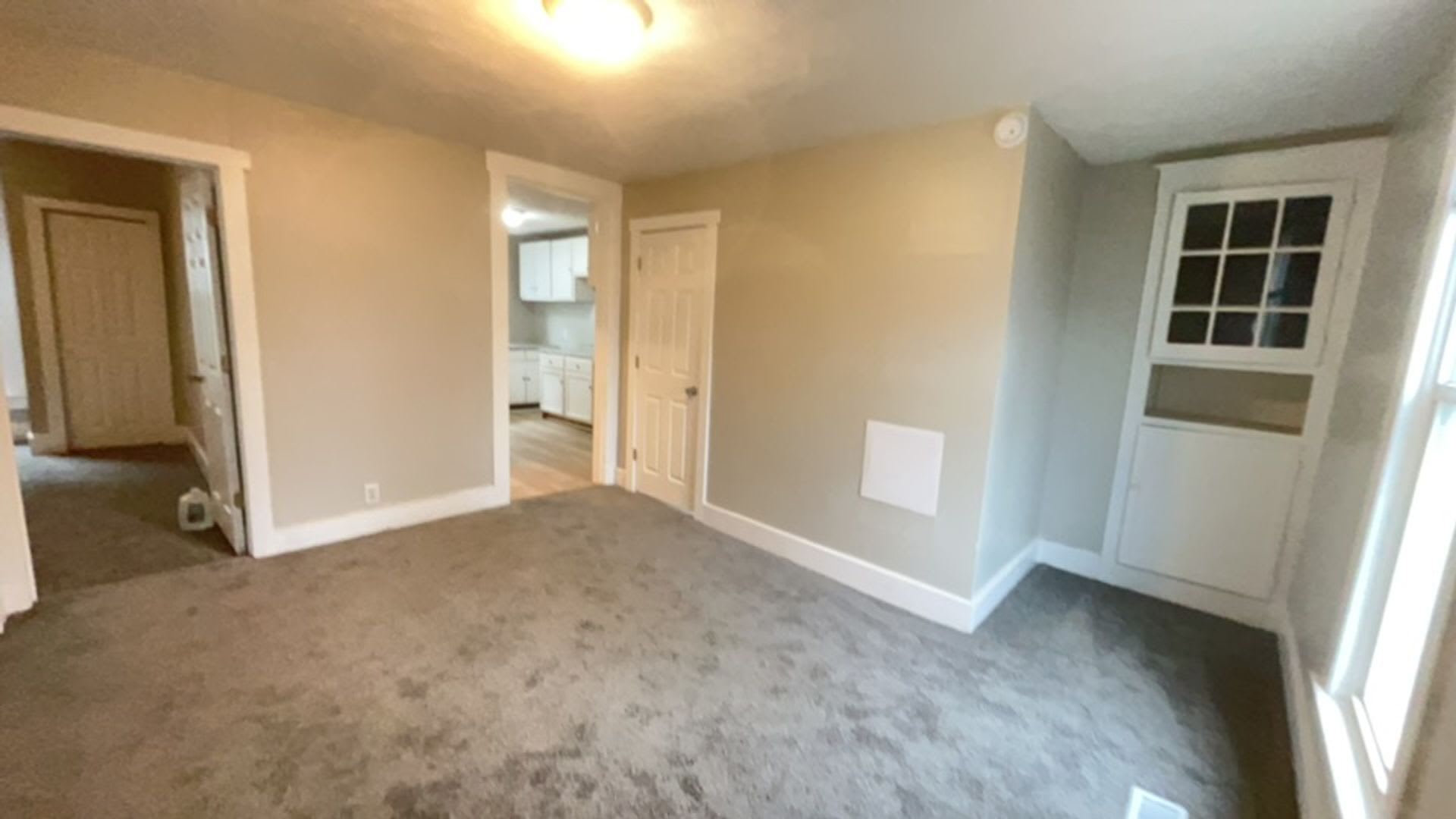 5 Bedroom 2 Bathroom Home! Large Front Porch! Nice backyard! – photo 4
