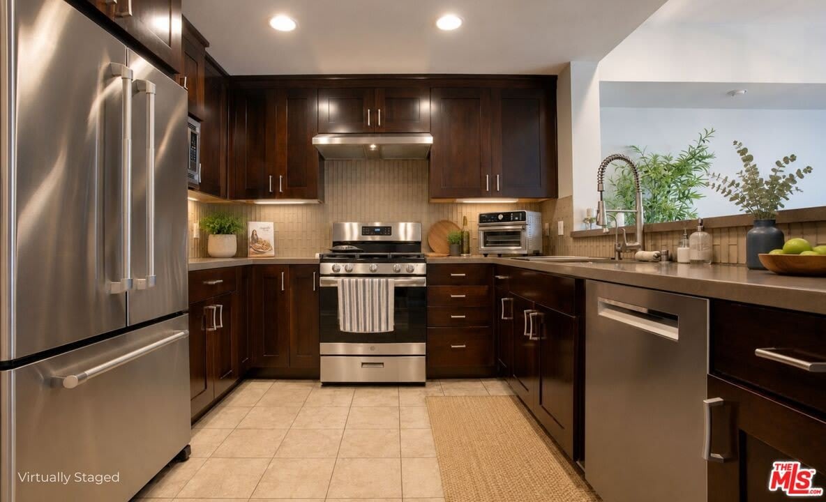 1430 S Beverly Glen Blvd – photo 3