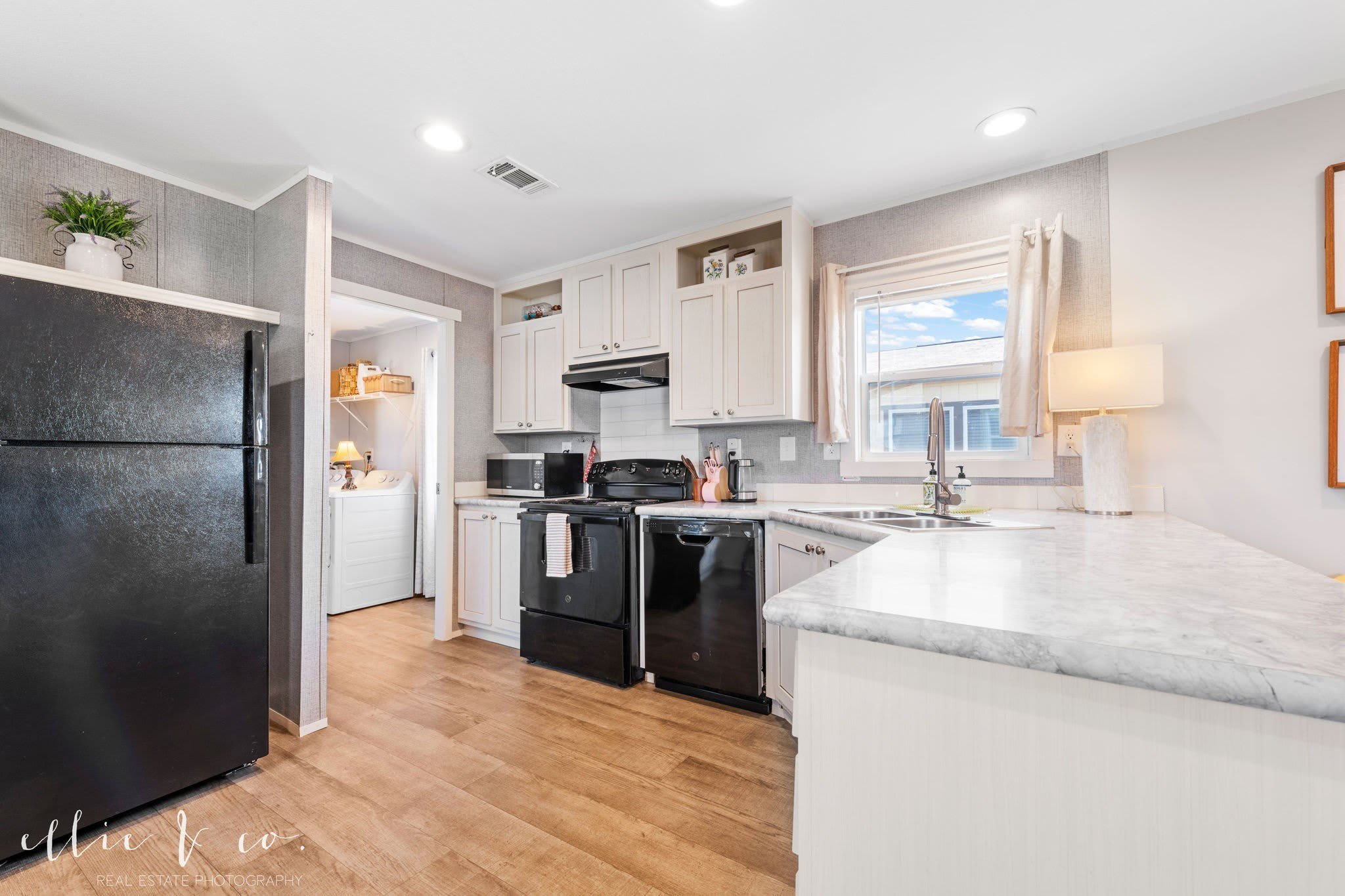426 Daniel Way – photo 3