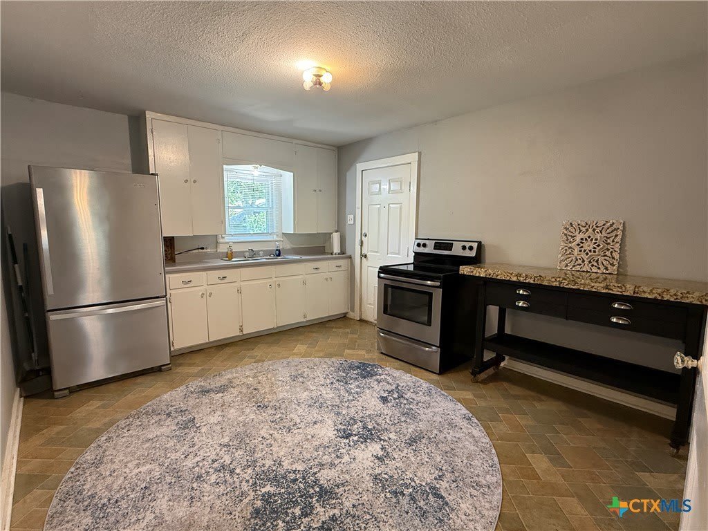 859 Oasis Street – photo 4
