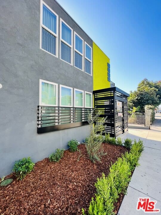 6244 De Longpre Ave – photo 4