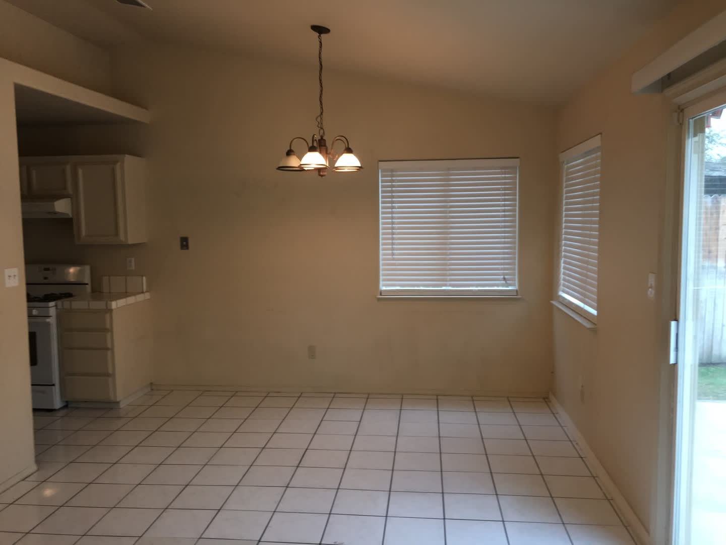 3 Bedroom Home with Attached 2-Car Garage, Fireplace & Gardening Included – photo 3