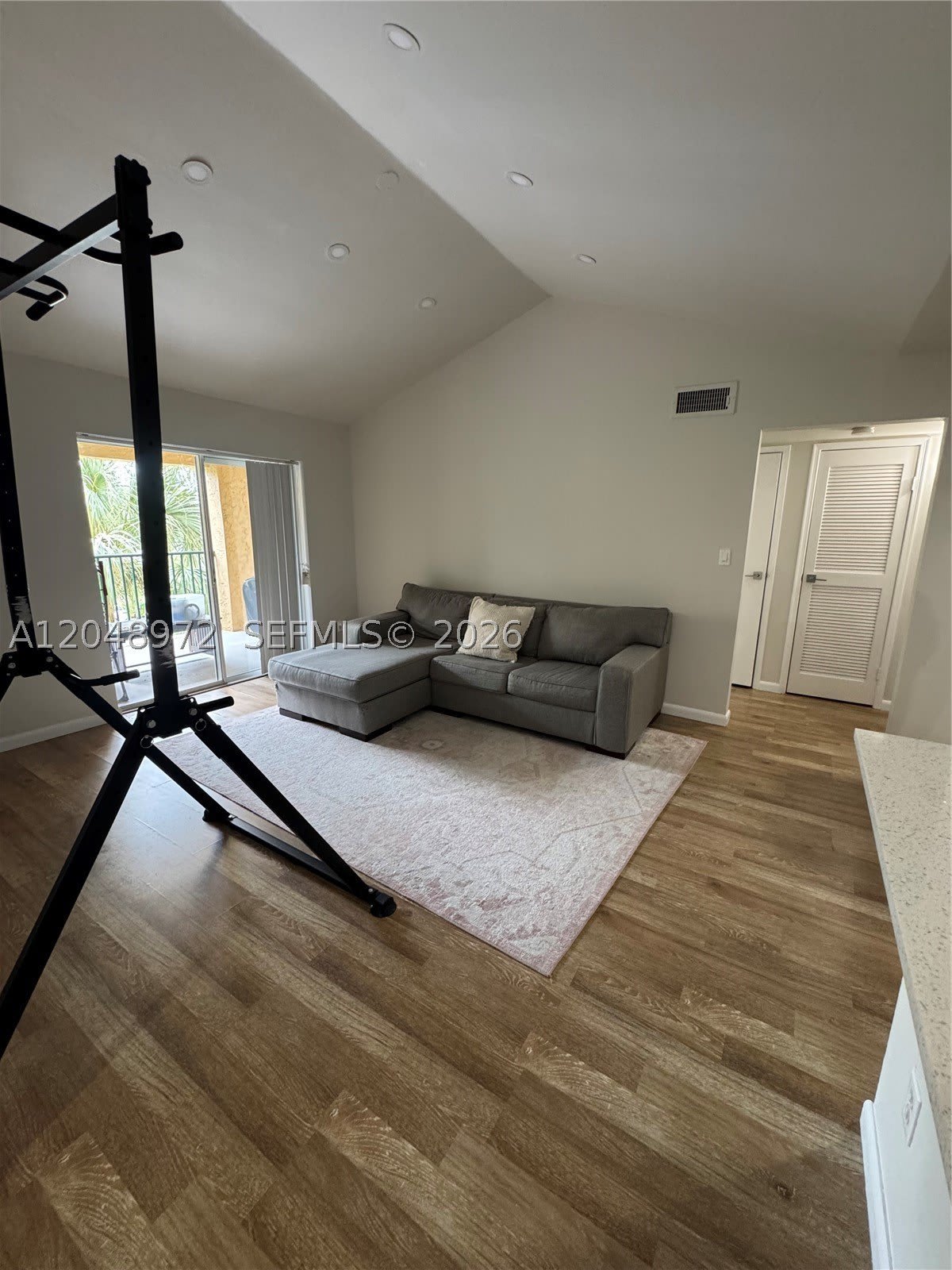733 Riverside Dr – photo 1