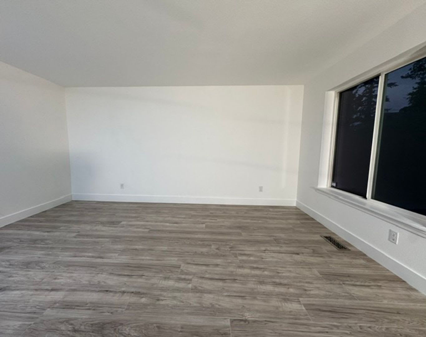 Spacious 3-Bedroom Beaverton Home with Attached Garage & Fireplace! – photo 2