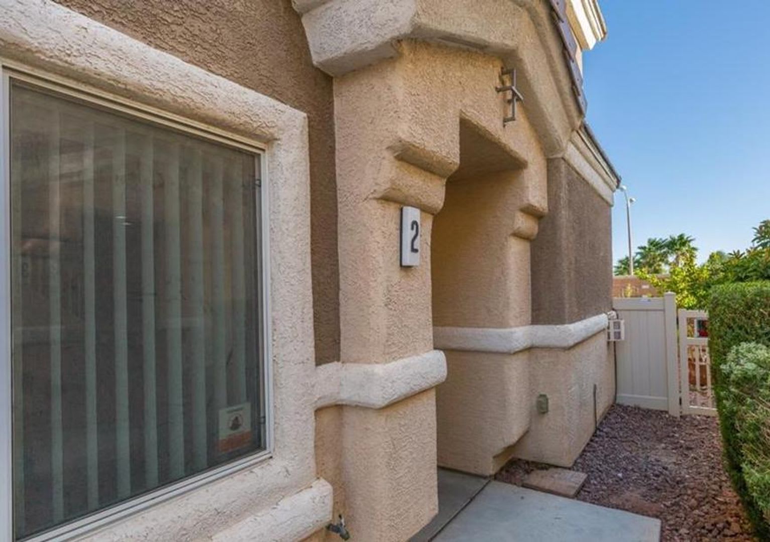 Well designed town home with attached garage. – photo 2