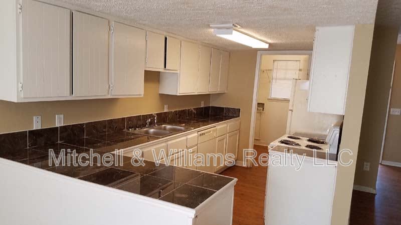 1135 Caliente Dr 2 – photo 3