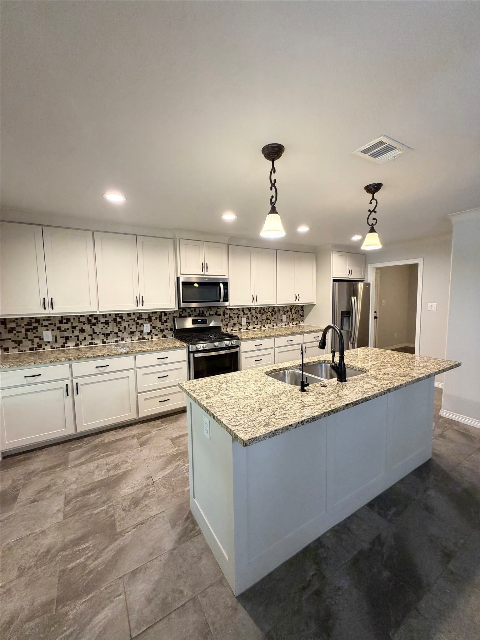 310 E Santa Fe Street – photo 4