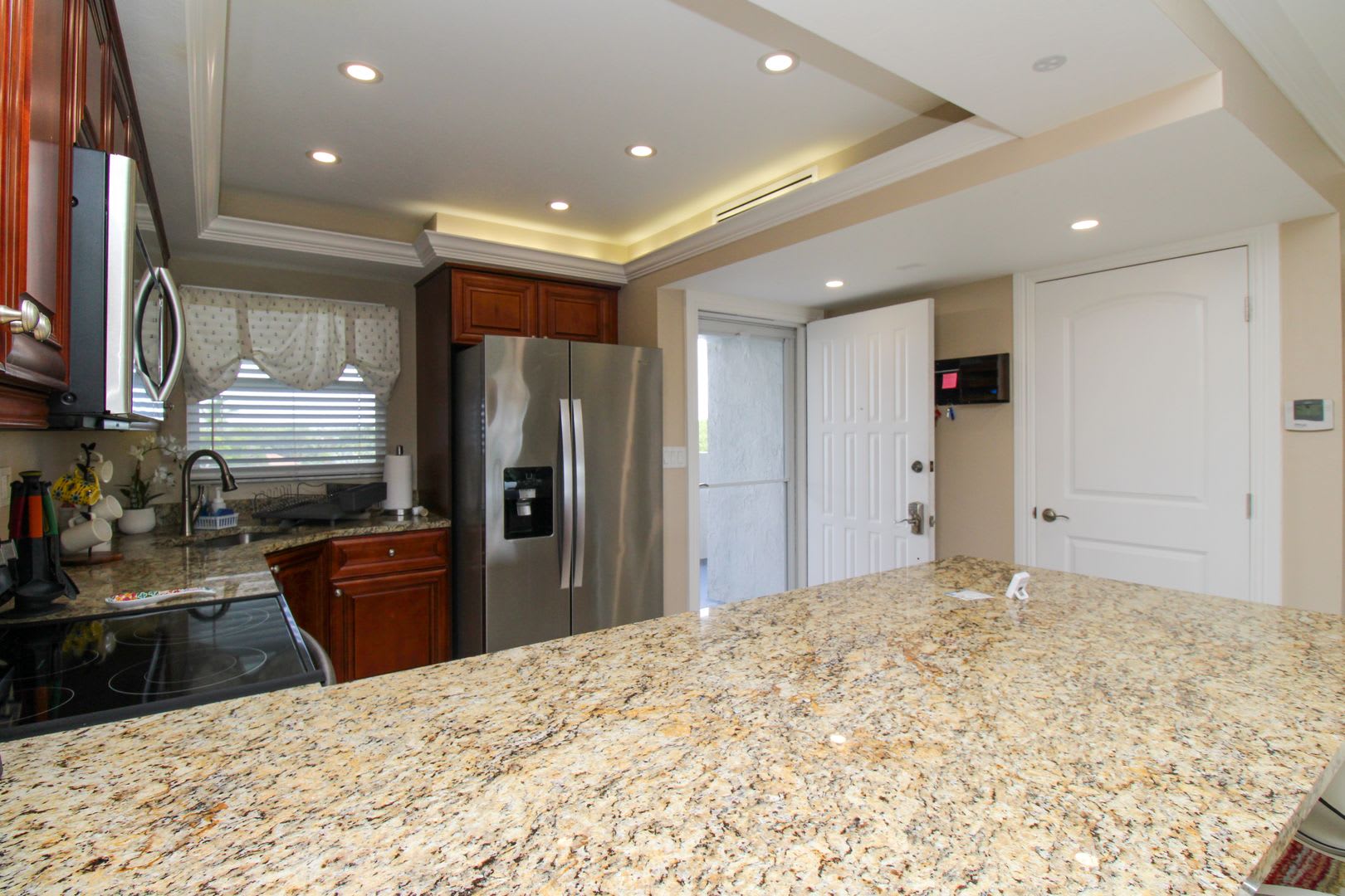 ***STUNNING TOP-FLOOR GOLF COURSE VIEWS***FURNISHED ANNUAL RENTAL***LELY*** – photo 2