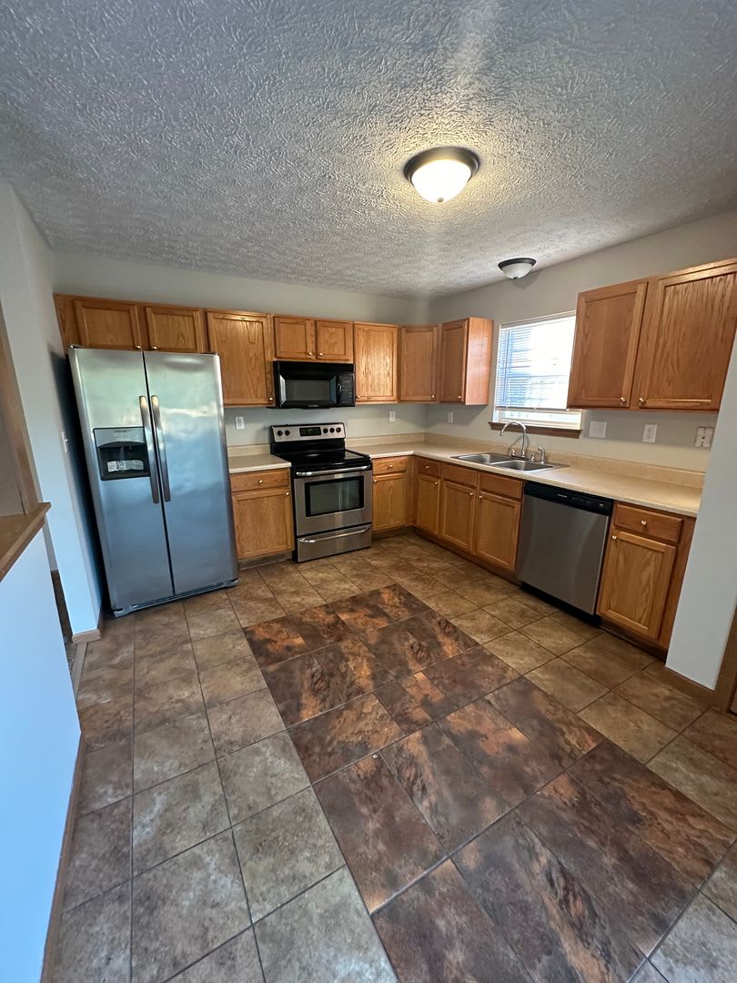 3-Bedroom, 2-Bathroom Home with Fenced-in Backyard! – photo 3