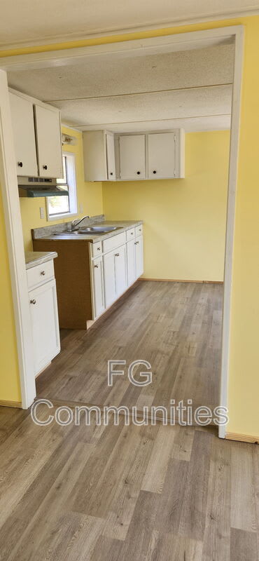 112 Laurin Dr – photo 2