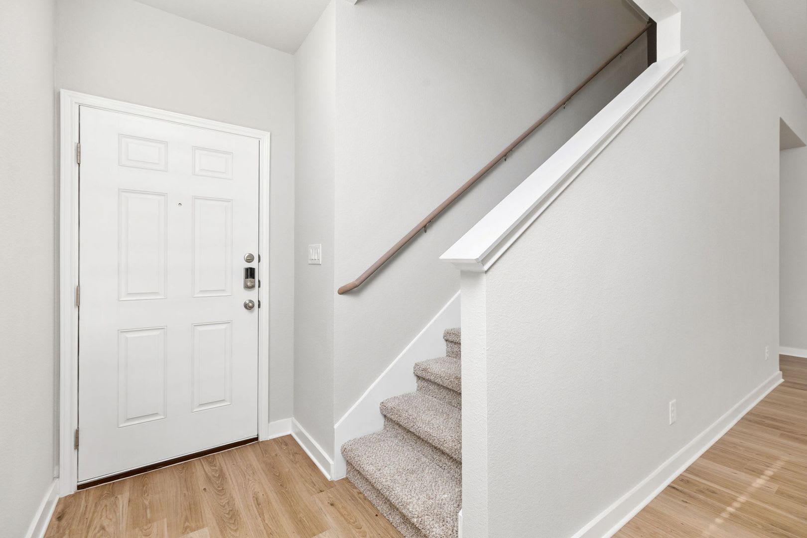 Luxury Style Townhome South Of Austin – photo 2