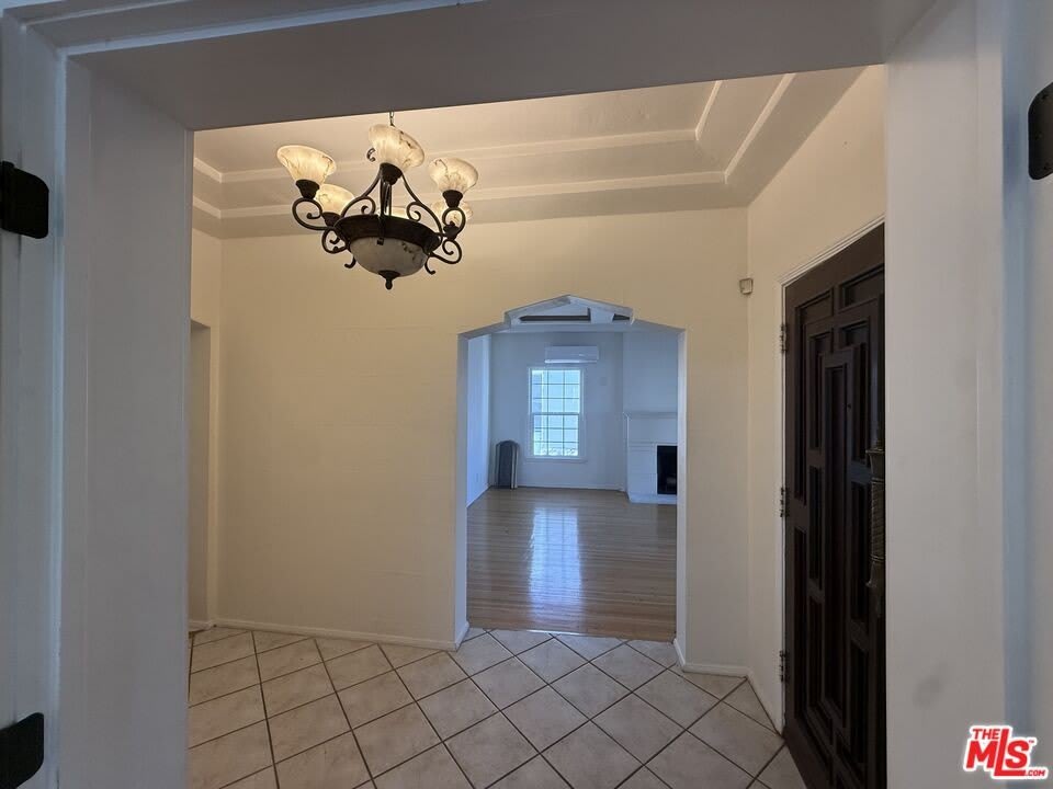 211 S Arnaz Dr – photo 3