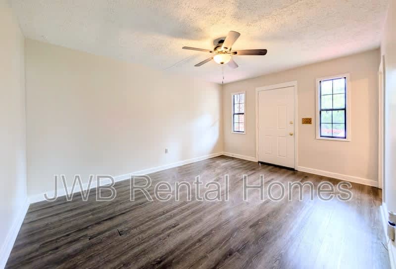 1425 Ron Rd – photo 3