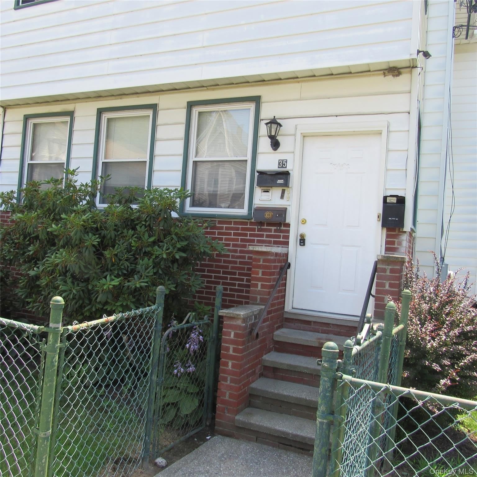35 Taylor Avenue – photo 1