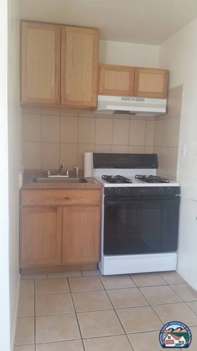 210 B St – photo 5