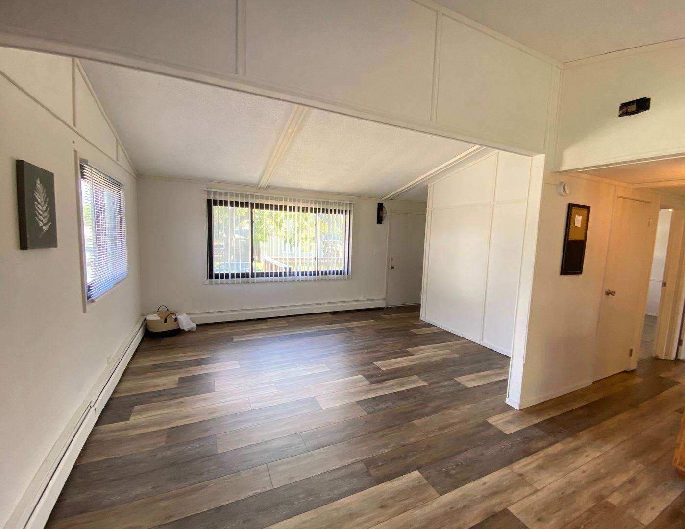 Updated 2 bed duplex with attached garage! – photo 4