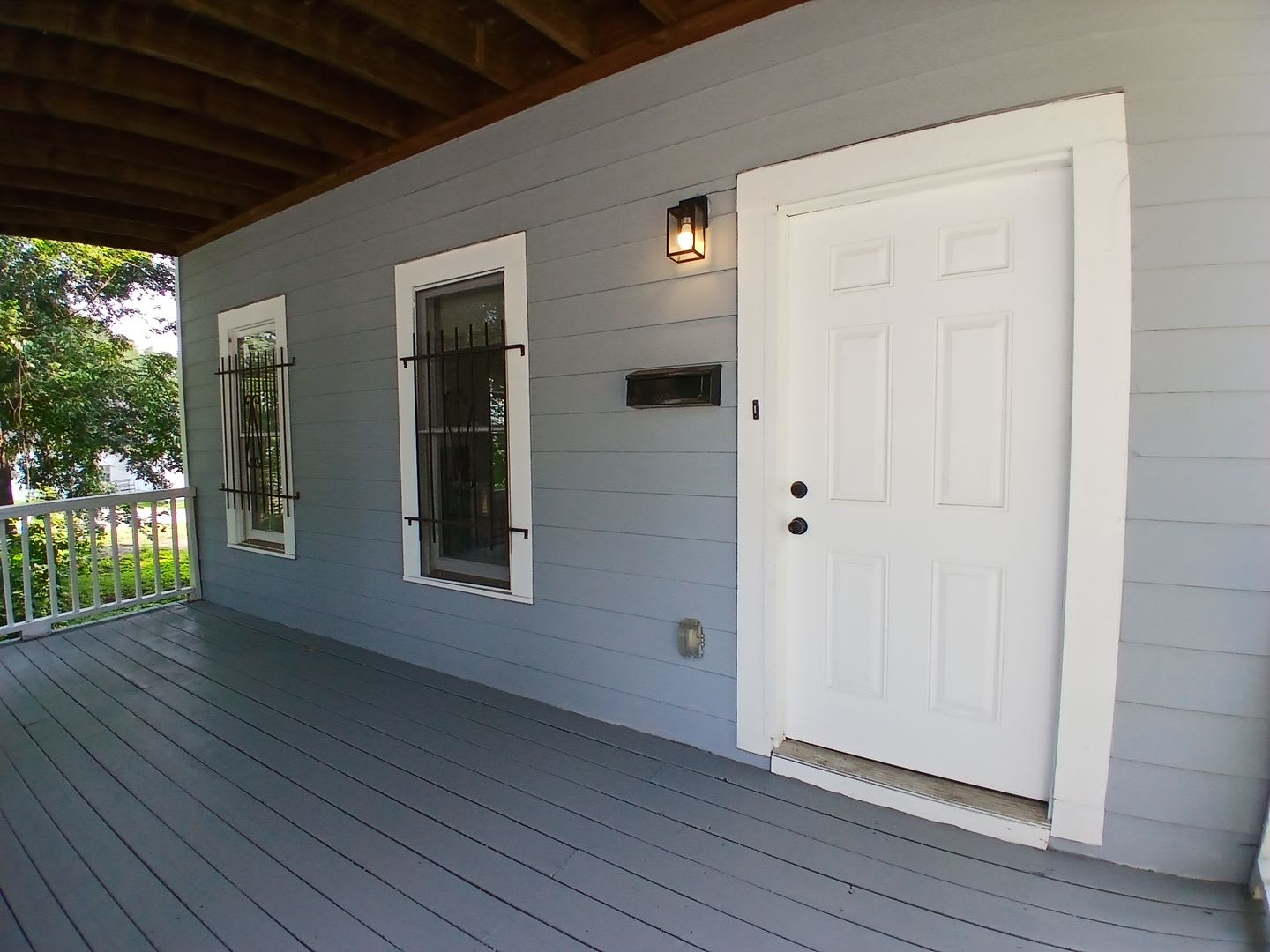 Amazing 3 Bedroom 2.5 Bath! Intown Living at a Price Below Market Off Street Parking – photo 4