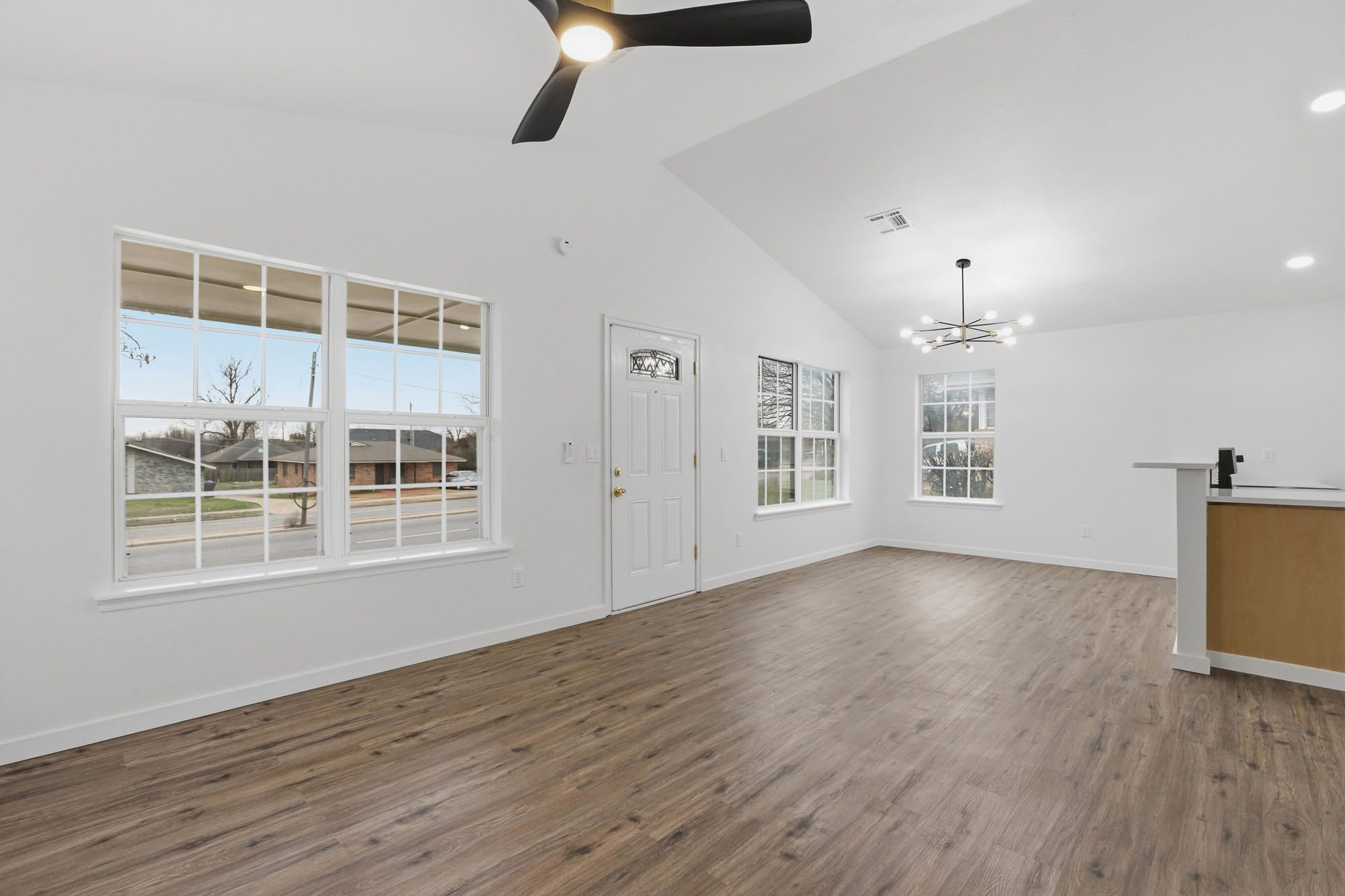 1525 Northeast 8Th Street – photo 3
