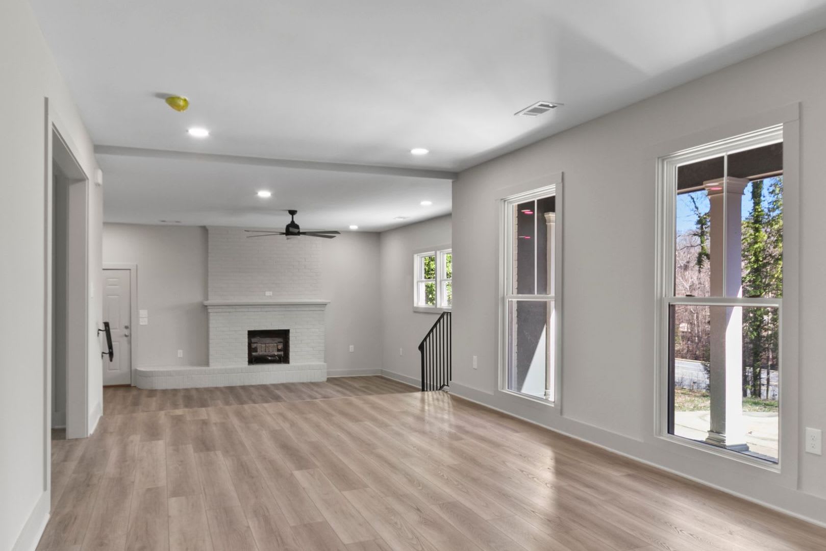 Cozy 3 Bed 3 Bath House! Available Now! – photo 5
